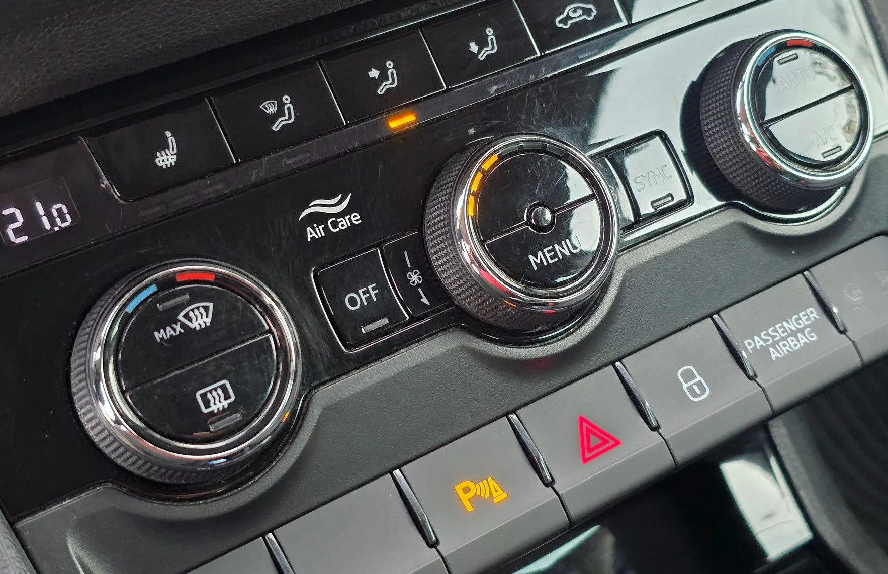 Zunanja slika - Škoda Karoq - 1.0 TSI SPORT LED-KAMERA-NAVI-GRETJE SŽ-1.LASTNIK - 18