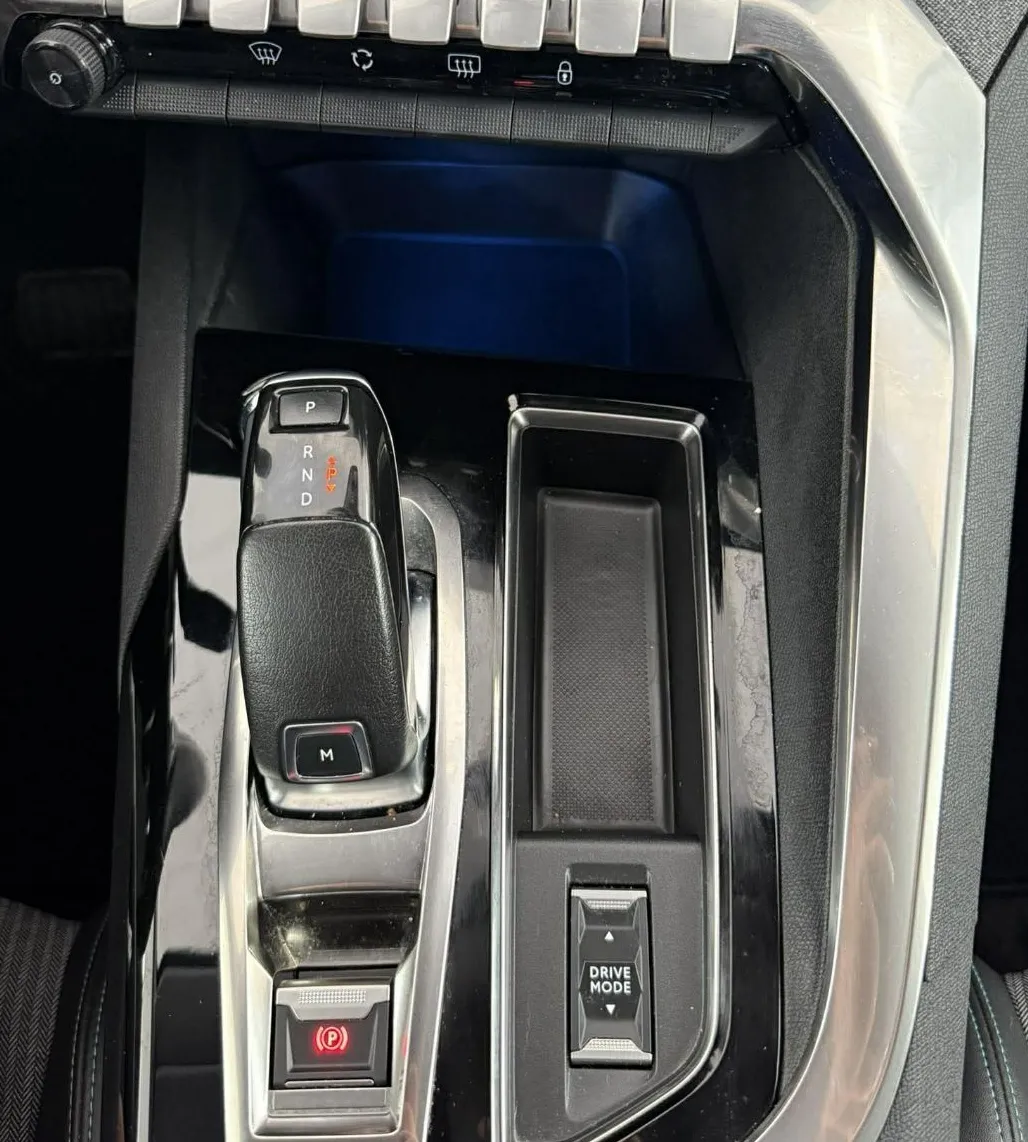 Notranja slika - Peugeot 5008 - 1.5 BlueHDI 130 S S Allure Pack Avt.KAMERA.LED.USN - 14