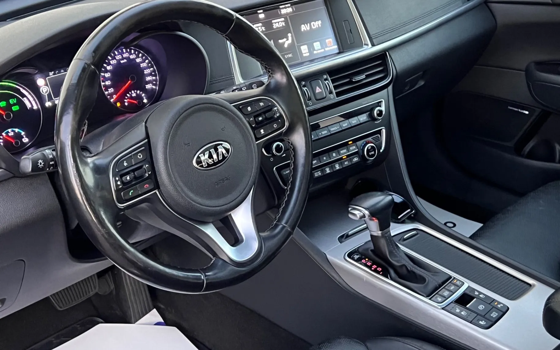 Notranja slika - KIA Optima - 2.0 PHEV+ACC+LAS+MRTVI KOT+PANORAMA+HI-FI - 11