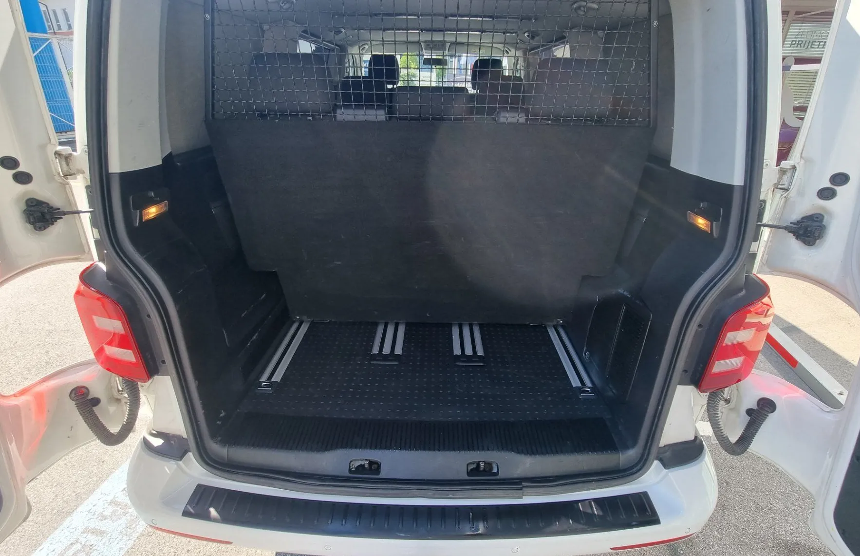 Zunanja slika - VW Multivan - 2.0 TDI DSG - SLOVENSKI+2. LASTNIK+VLEČNA KLJUKA - 14