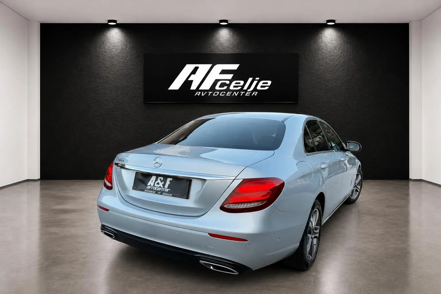 Zunanja slika - Mercedes-Benz E-Razred - 220 CDI-AUT-133.000km-VIRTUAL-LIZING ZA TUJCE- - 5