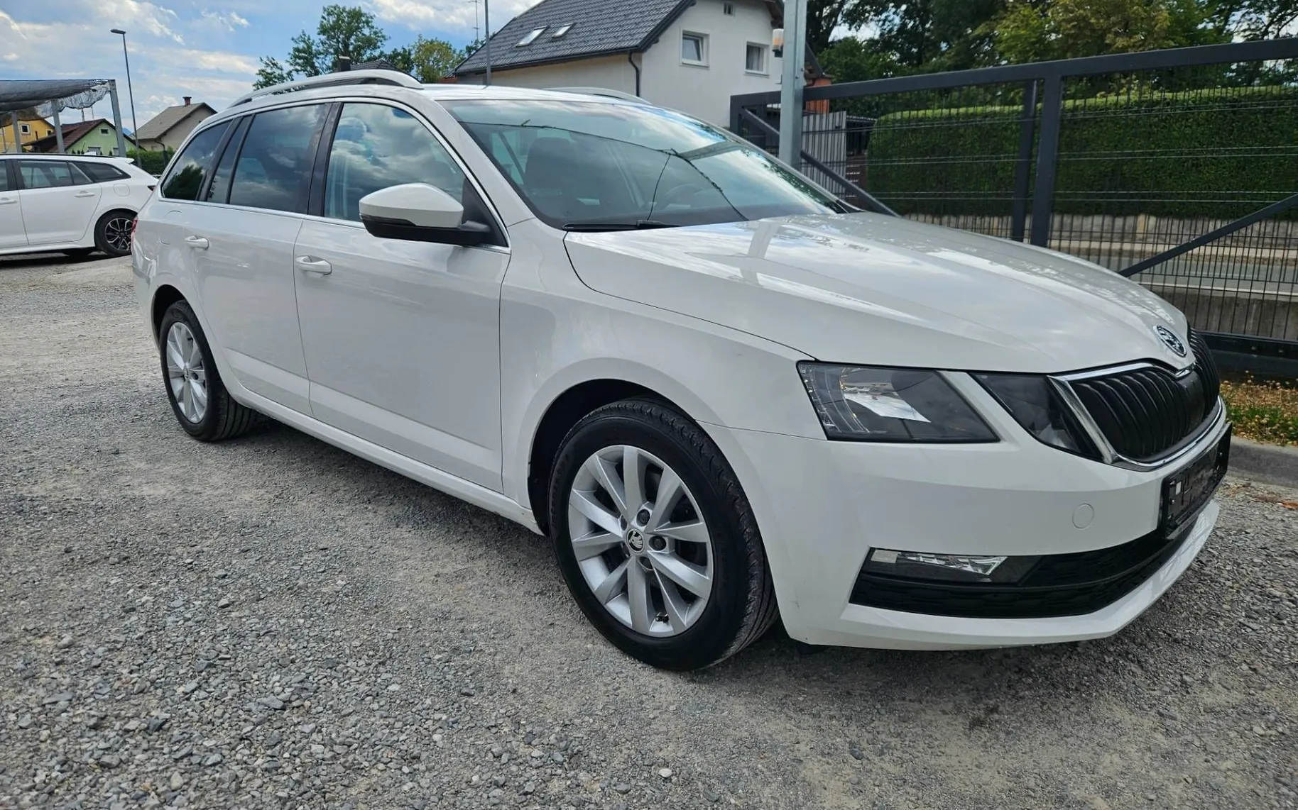 Zunanja slika - Škoda Octavia - Combi 1.0 TSI  1.LASTNIK  SLO  LED KLJUKA - 2