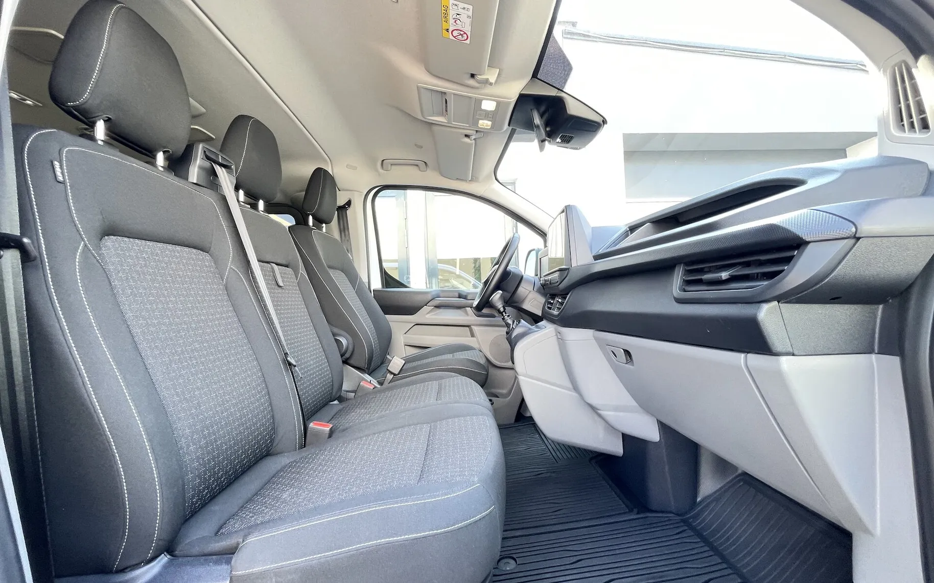 Zunanja slika - Ford Transit Custom - Kombi 320 2.0 TDCi L2H1  DMR  TREND 9 SEDEŽEV SLO - 11