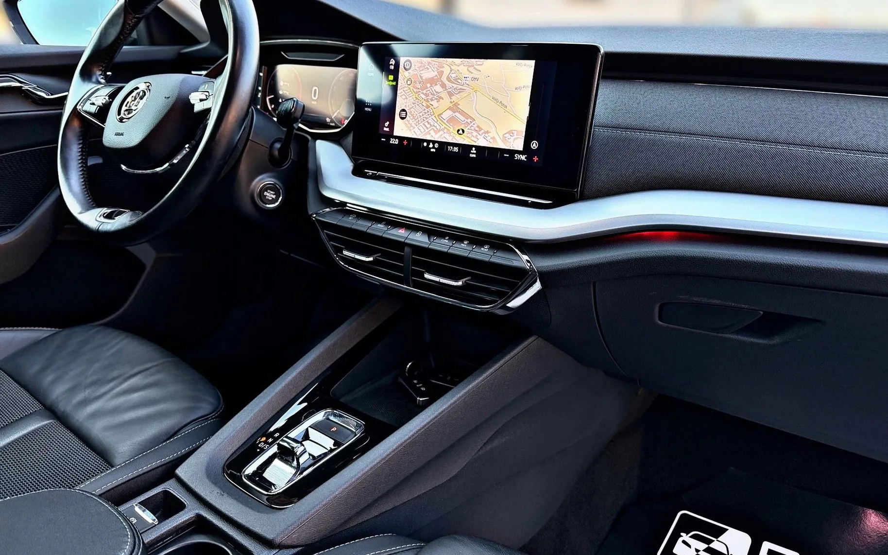 Notranja slika - Škoda Octavia - Combi 2.0 TDI•DSG•MATRIX•LED•VIRTUAL•NAV•JAMSTVO - 12