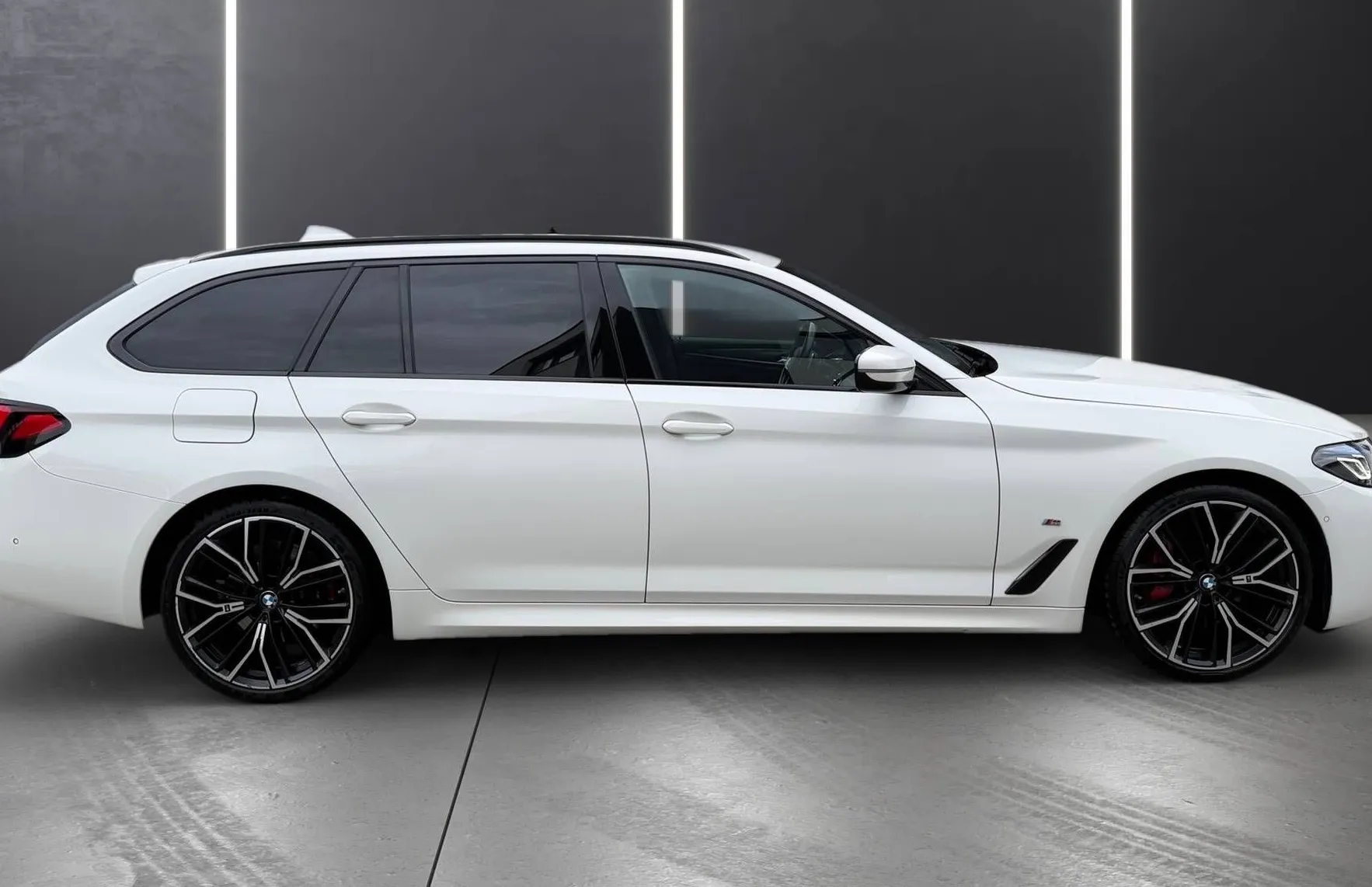Zunanja slika - BMW Serija 5 - Touring: 540d xDrive M-PAKET LASER ACC KAM HUD NAVI KLJU - 8