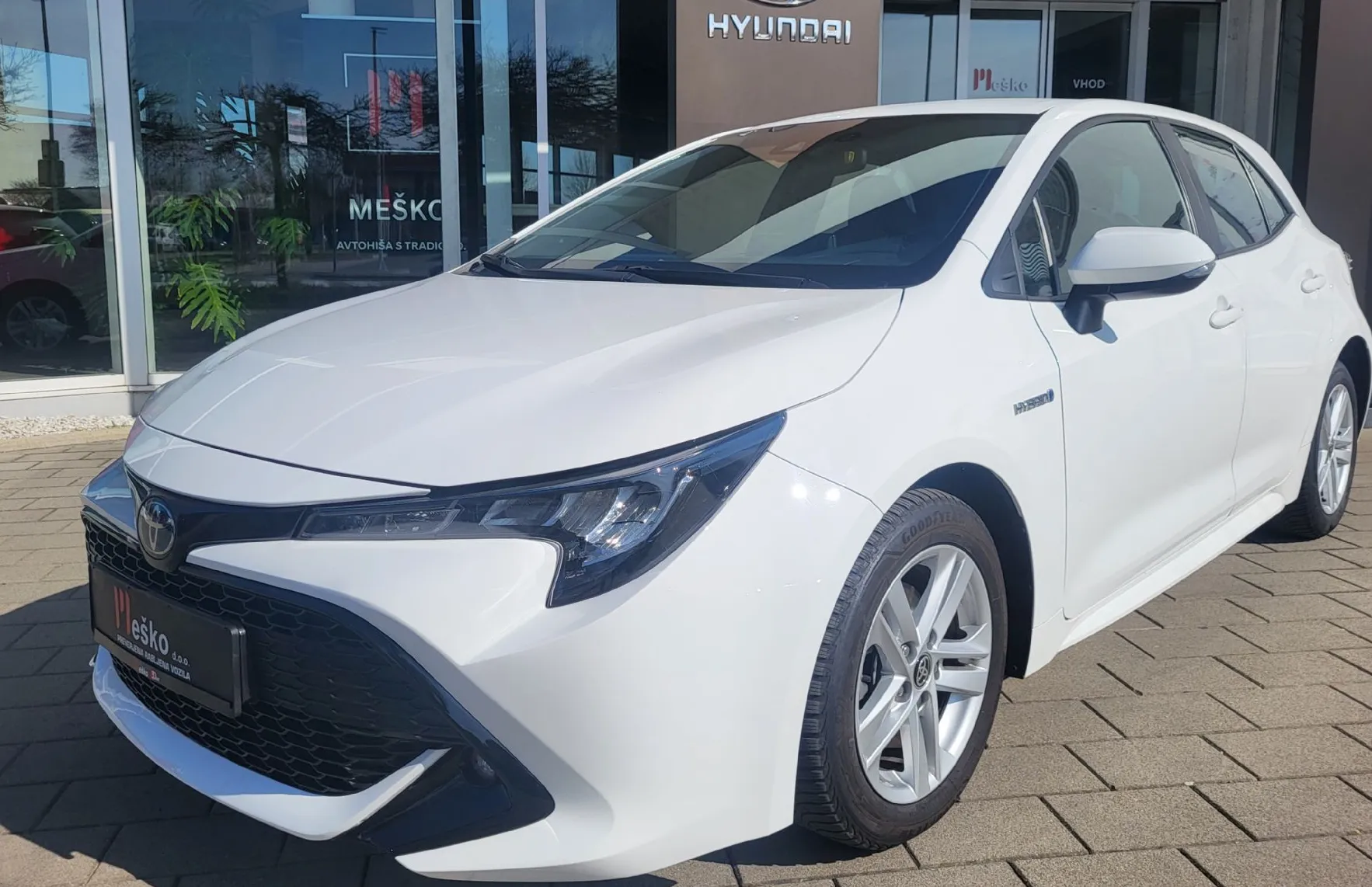 Zunanja slika - Toyota Corolla - 1.8 Hybrid 1 last-navi-alu-kamera-temp-acc-led - 1