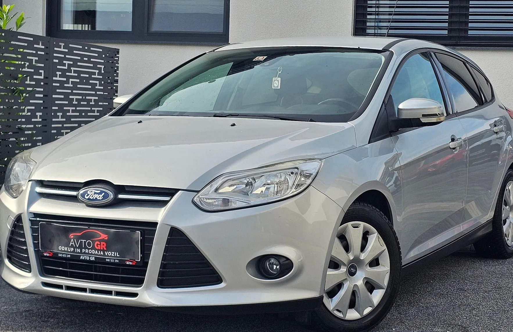 Zunanja slika - Ford Focus - 1.6 TDCi.Trend ECOnetic-VINJETA-ZIM.GUME DARILO - 1
