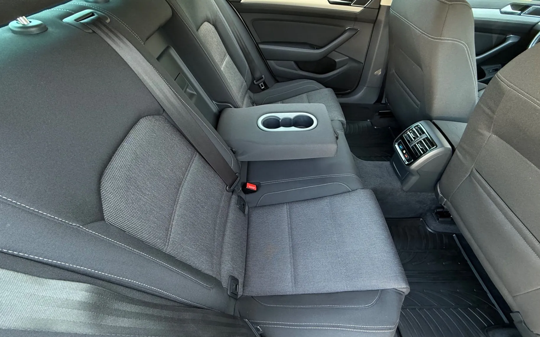 Zunanja slika - VW Passat - 2.0 TDI BMT Highline-Slovensko poreklo-Vel. serv.. - 17