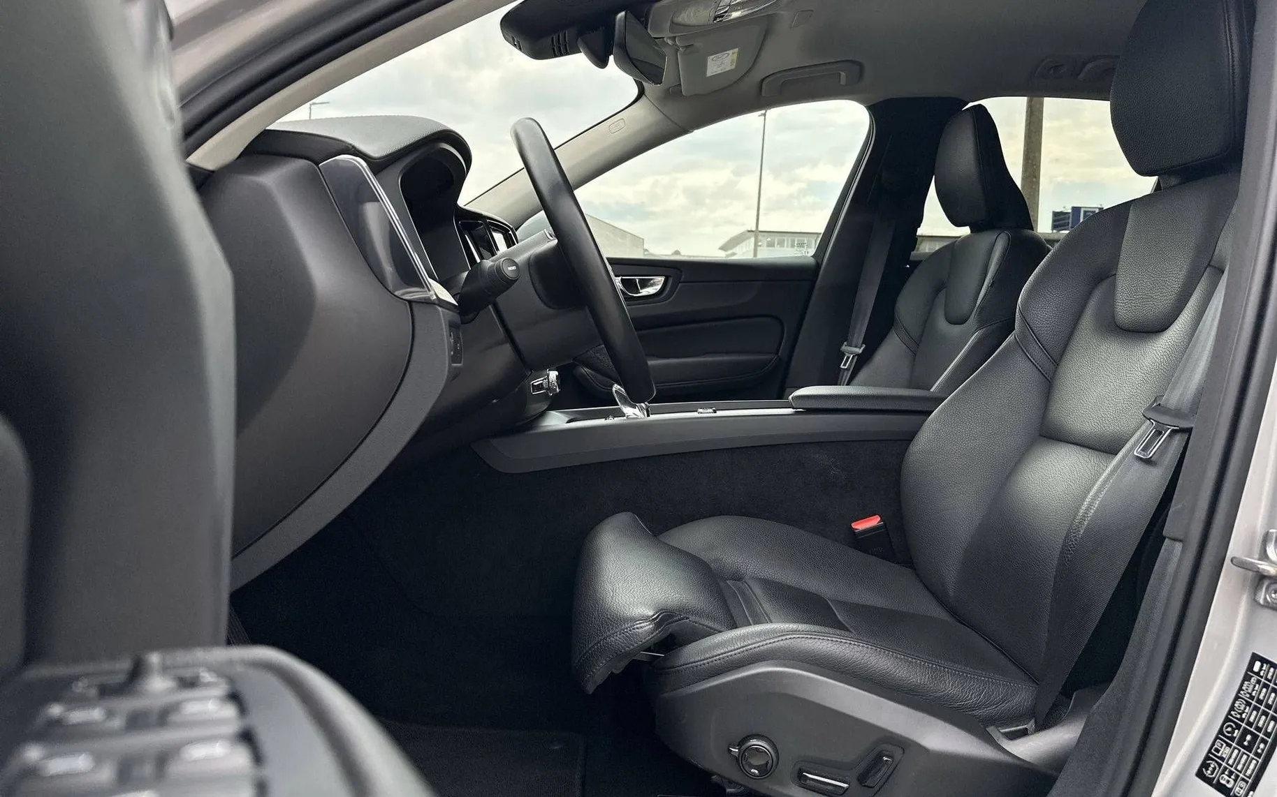 Notranja slika - Volvo XC60 - B5D AWD Inscription Avt. - 10
