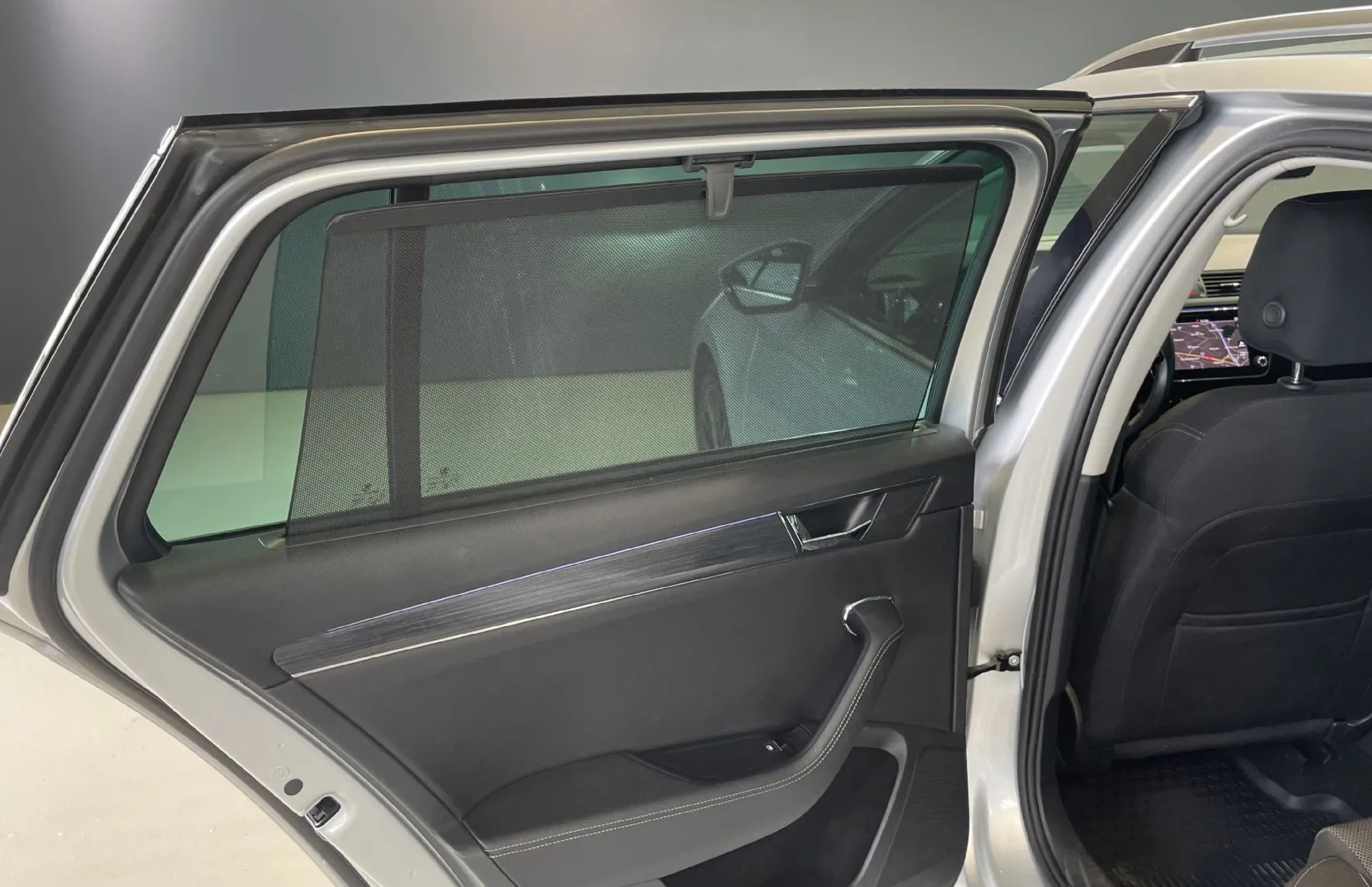 Zunanja slika - Škoda Superb - SLO-NAVIGACIJA-VIRTUAL-MEMORY-RADAR-ALU19-KAMERA - 19