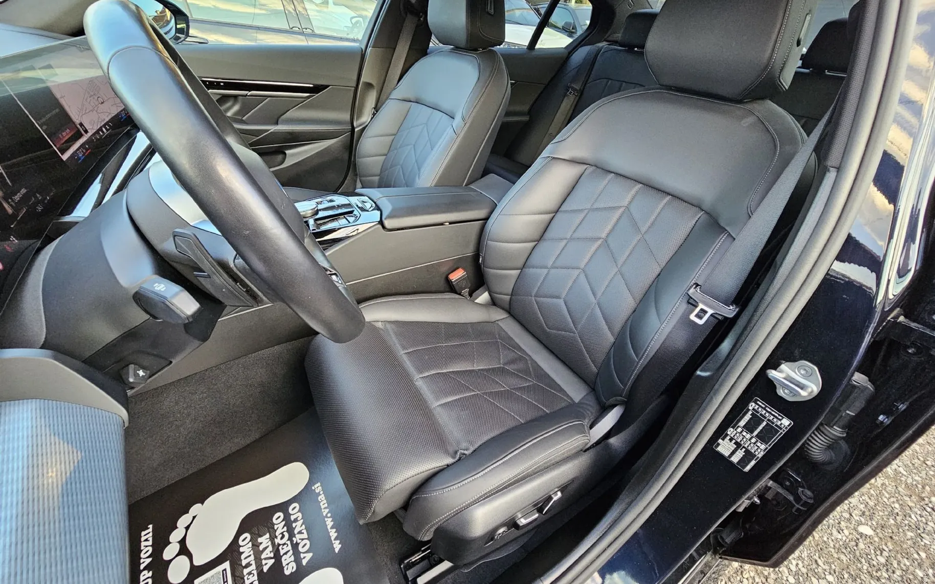 Notranja slika - BMW serija 5: - 520d Avt. |M-OPTIC|VIRTUAL|AMBIENT|EL-SED|ALU19| - 8