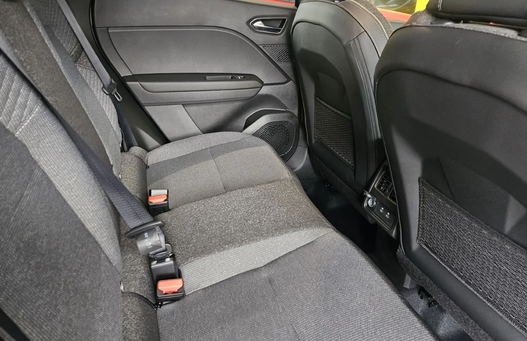 Zunanja slika - Renault Captur - TCe 160 EDC techno - 4