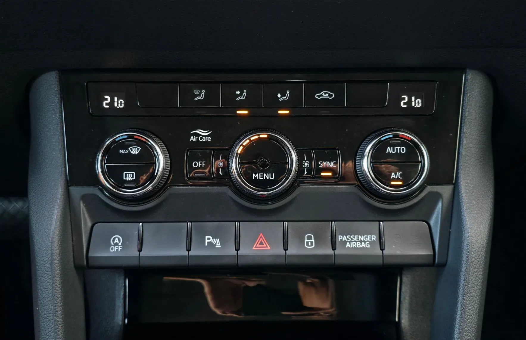 Zunanja slika - Škoda Karoq - 1.5TSI Selection DSG•ACC•KAMERA•LANE•KEYLESS•17C - 13