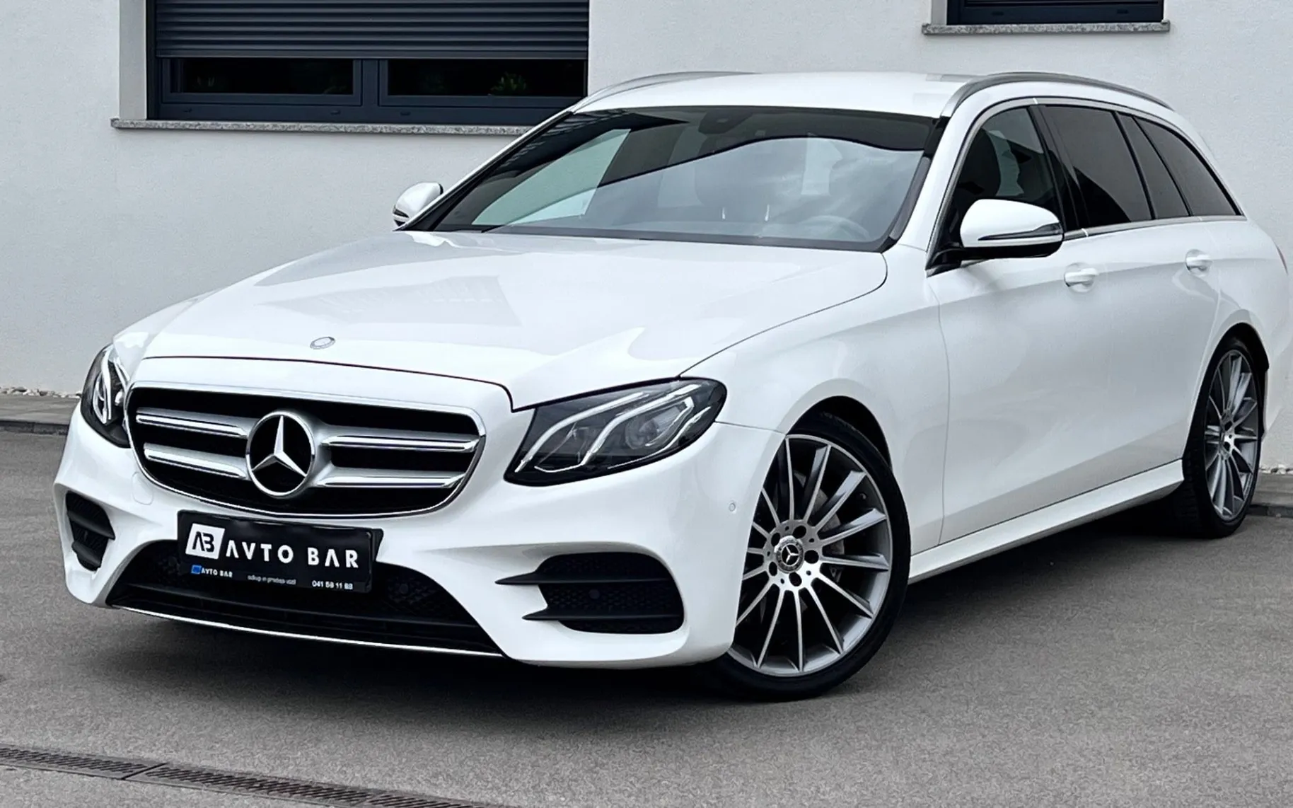 Zunanja slika - Mercedes-Benz E-Razred - 220d+AMG+LED+F1+R.KAMERA+AMBI+ALU 20 - 1