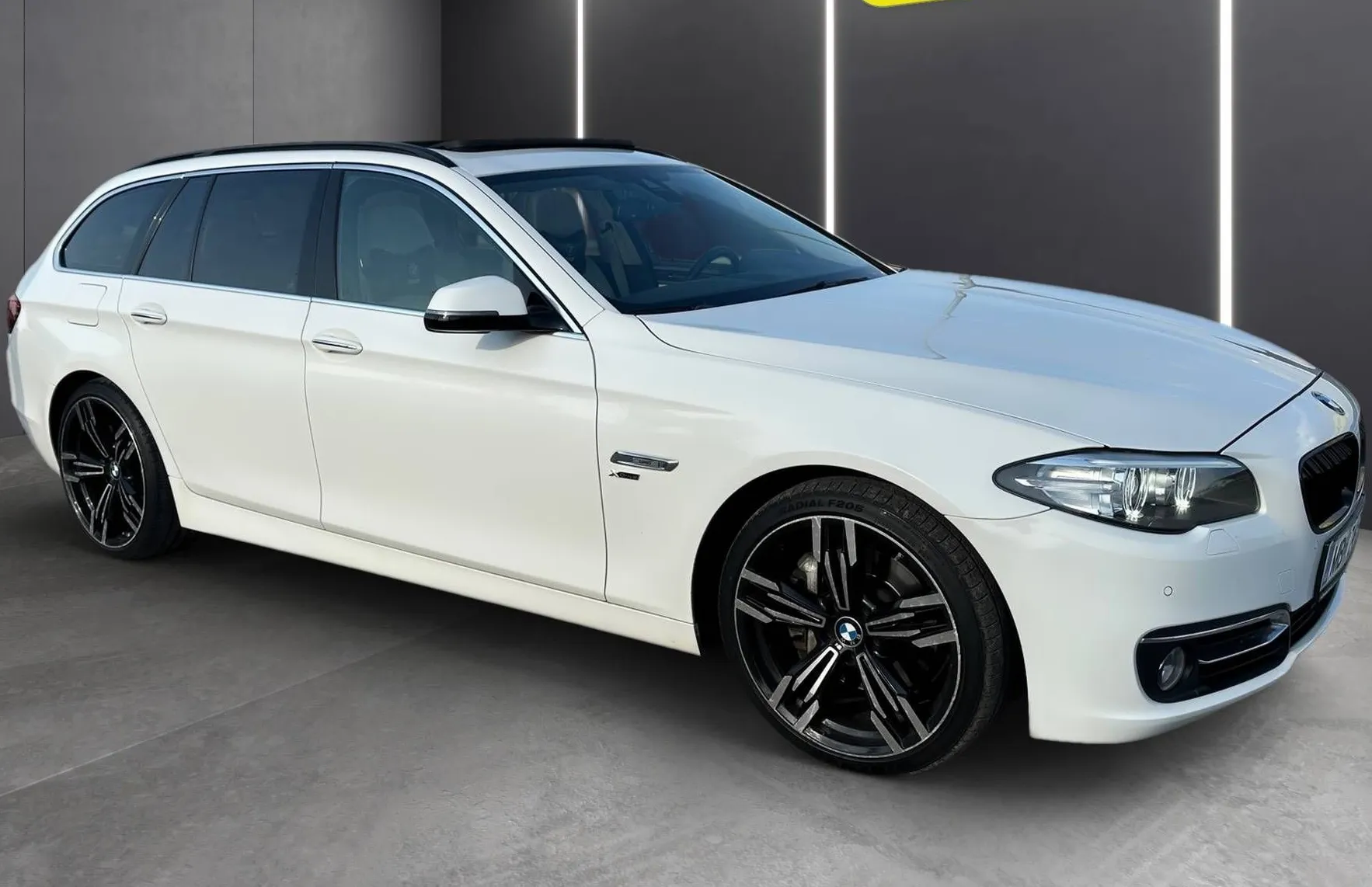 Zunanja slika - BMW Serija 5 - Touring: 525d xDrive BI-XENON NAVI ACC VIRTUAL MEMORY KA - 10