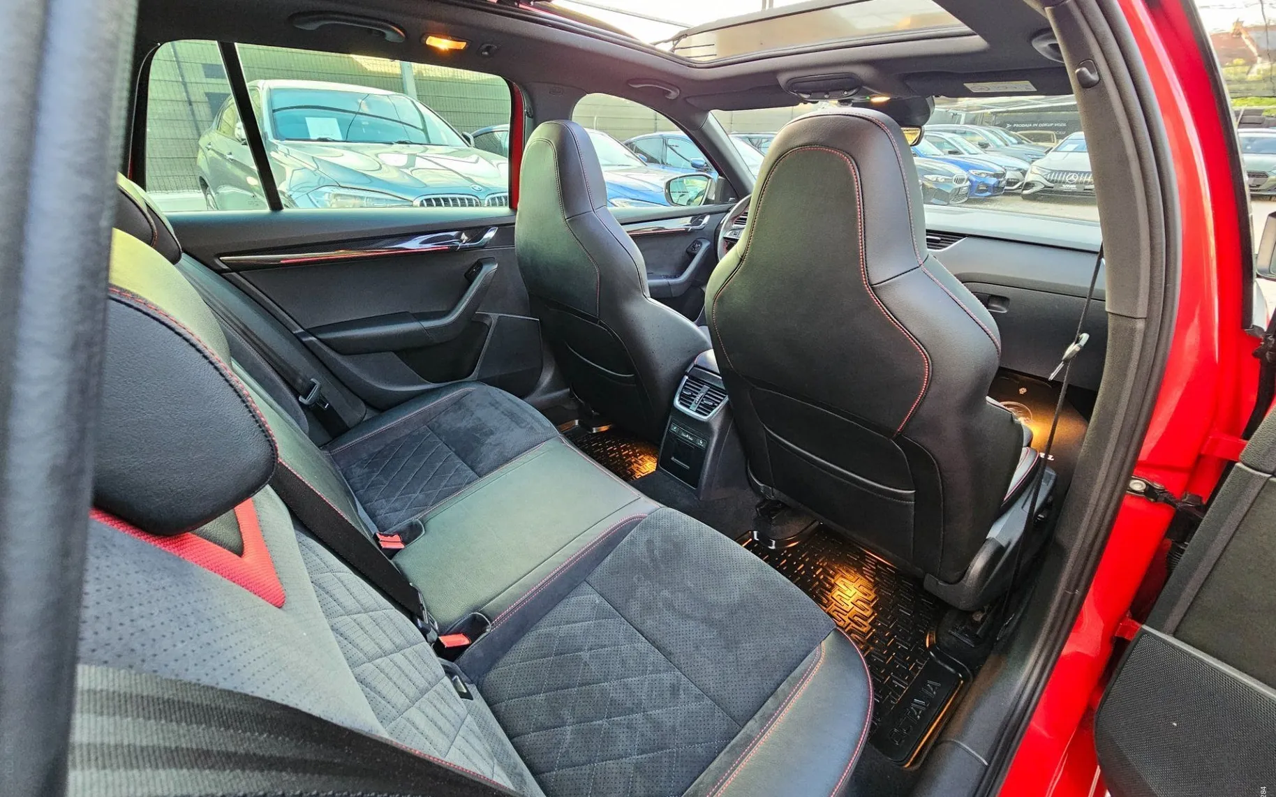 Notranja slika - Škoda Octavia - Combi 2.0 TSI RS 245 DSG |VIRTUAL|PANO|KAMERA|TO.. - 11