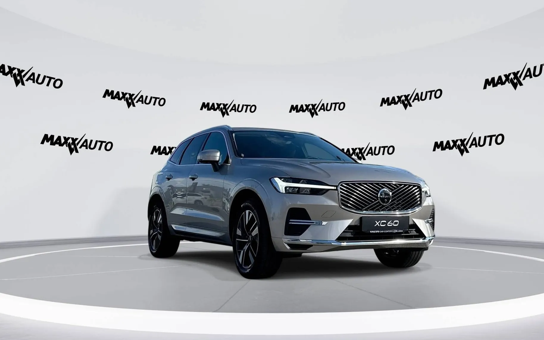 Zunanja slika - Volvo XC60 - B5 AWD MILD HYBRID PETROL PLUS BRIGHT - 3