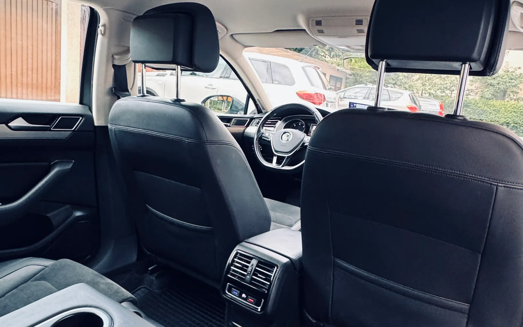 Notranja slika - Volkswagen Passat - |  Variant 2.0 | TDI Highline | ACC | 138.000 km | 2. last - 10