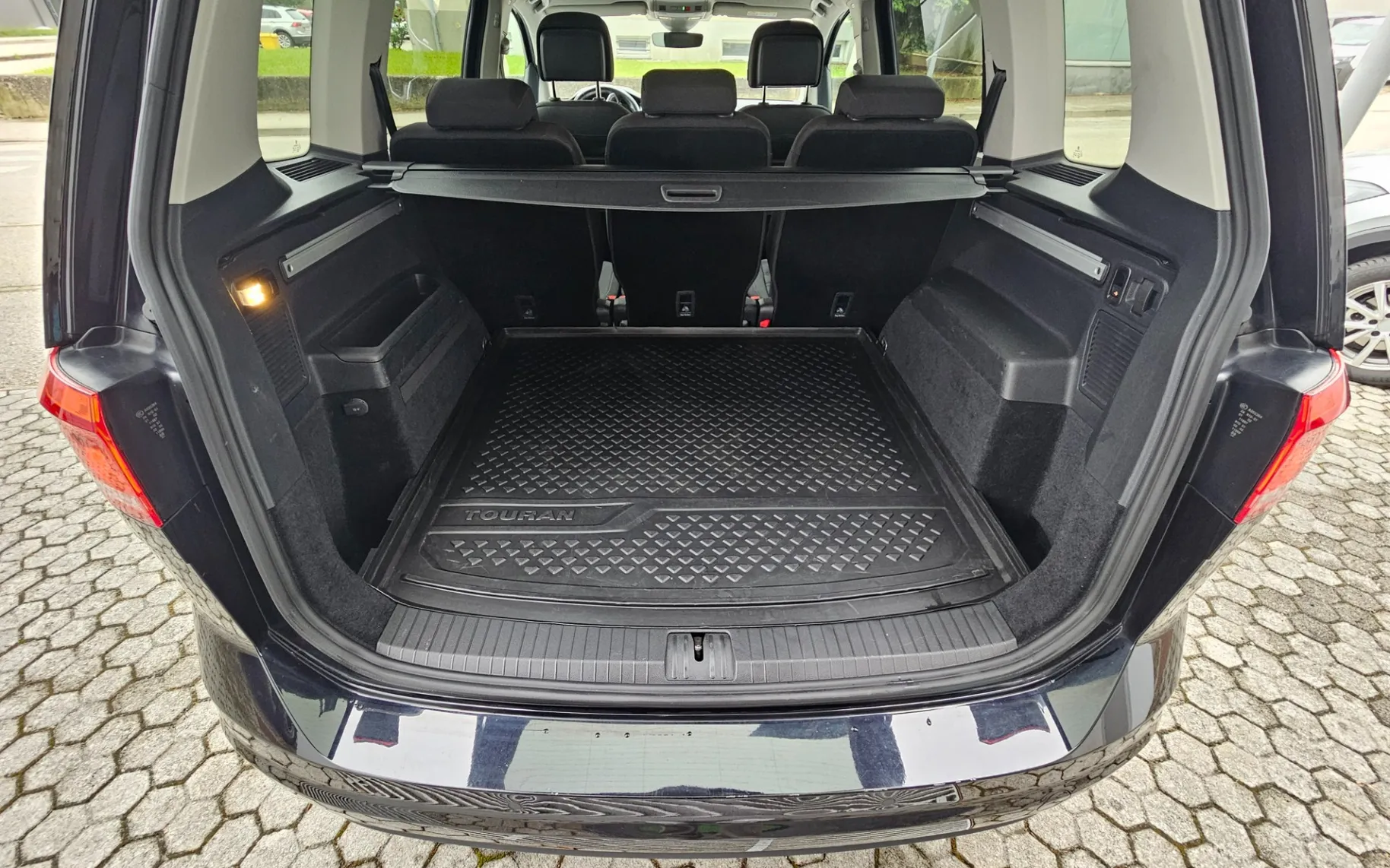Zunanja slika - Volkswagen Touran - 2.0 TDI Family DSG - 6
