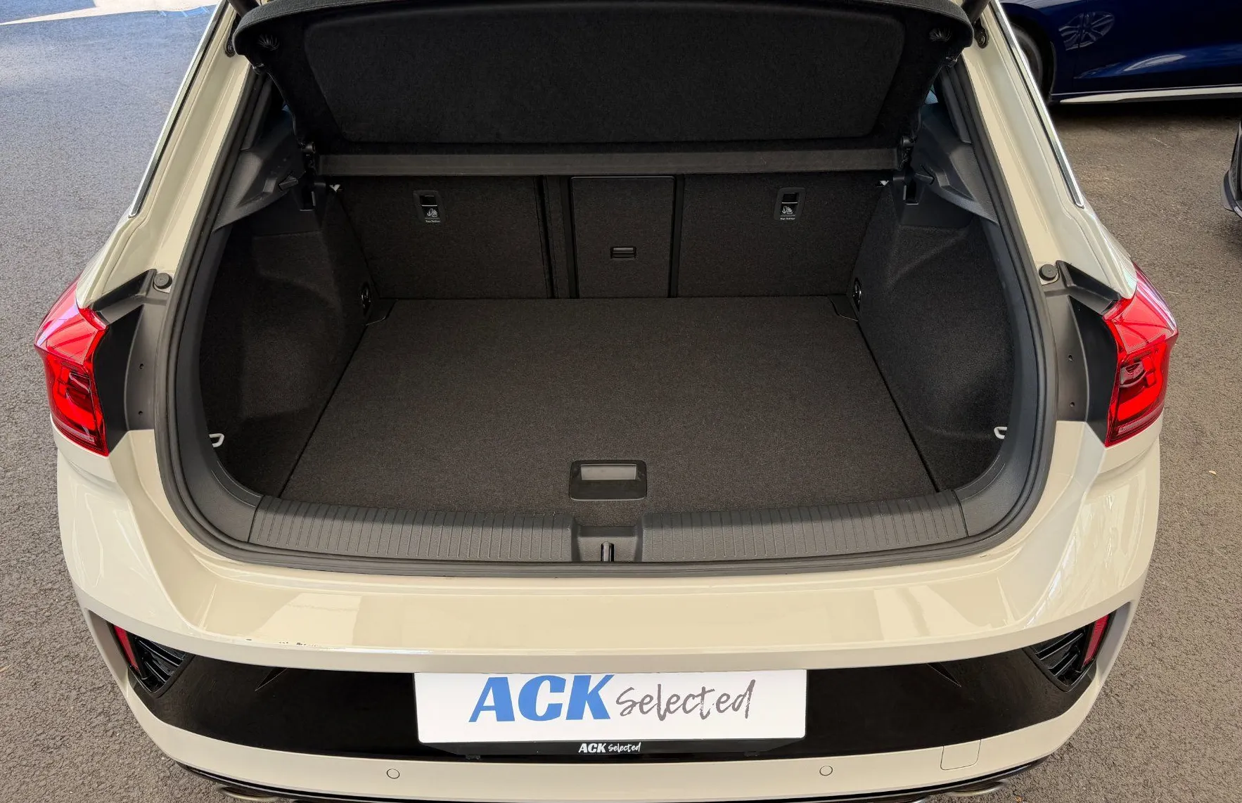 Zunanja slika - Volkswagen T-Roc - R 2.0 TSI 4MOTION DSG-MATRIX LED-EASY OPEN-KAMERA - 11
