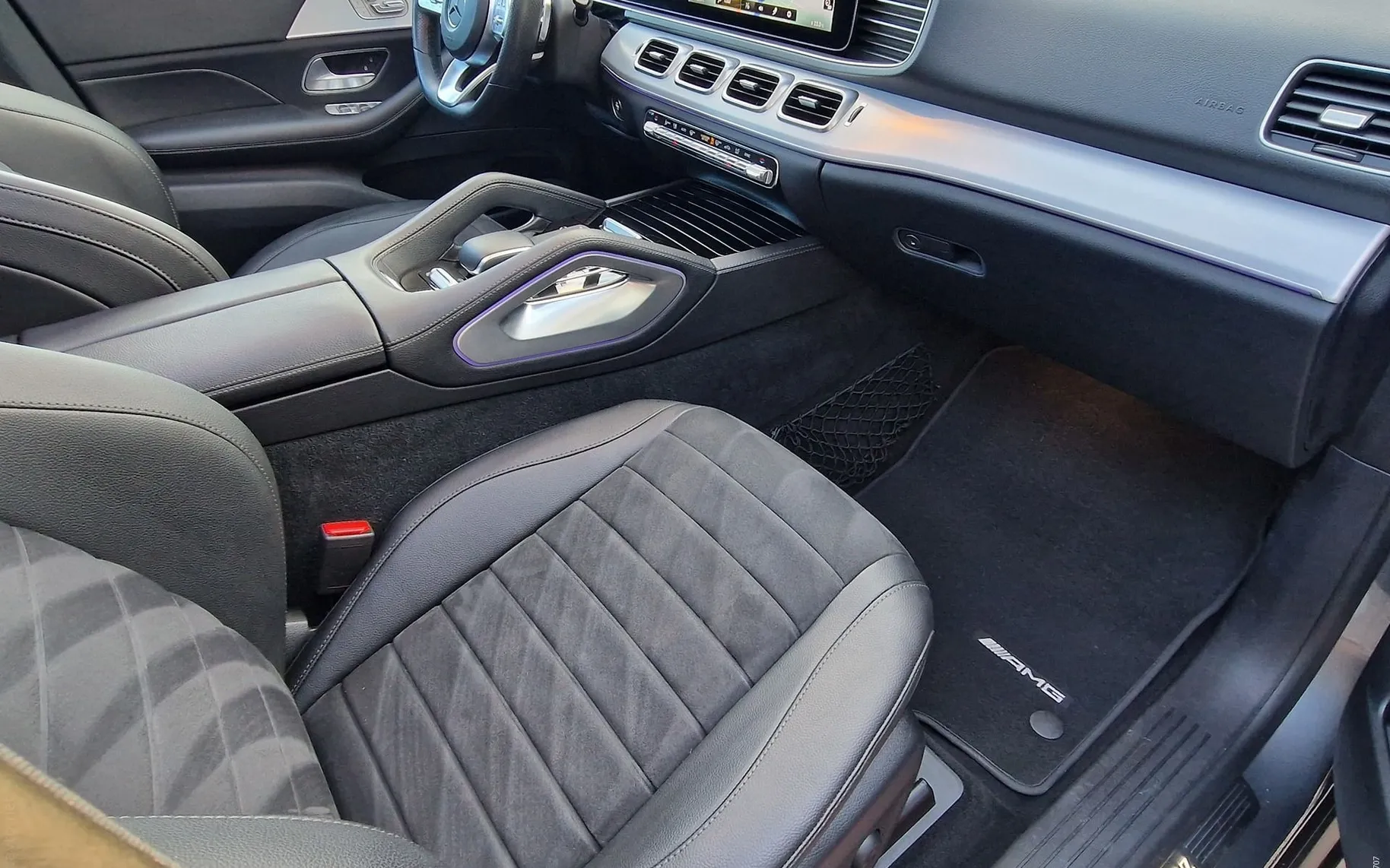 Notranja slika - Mercedes-Benz GLE-Razred - 300D-4MATIC-AMG-PANORAMA-ZRAČNO-360KAMERE-21COL... - 7