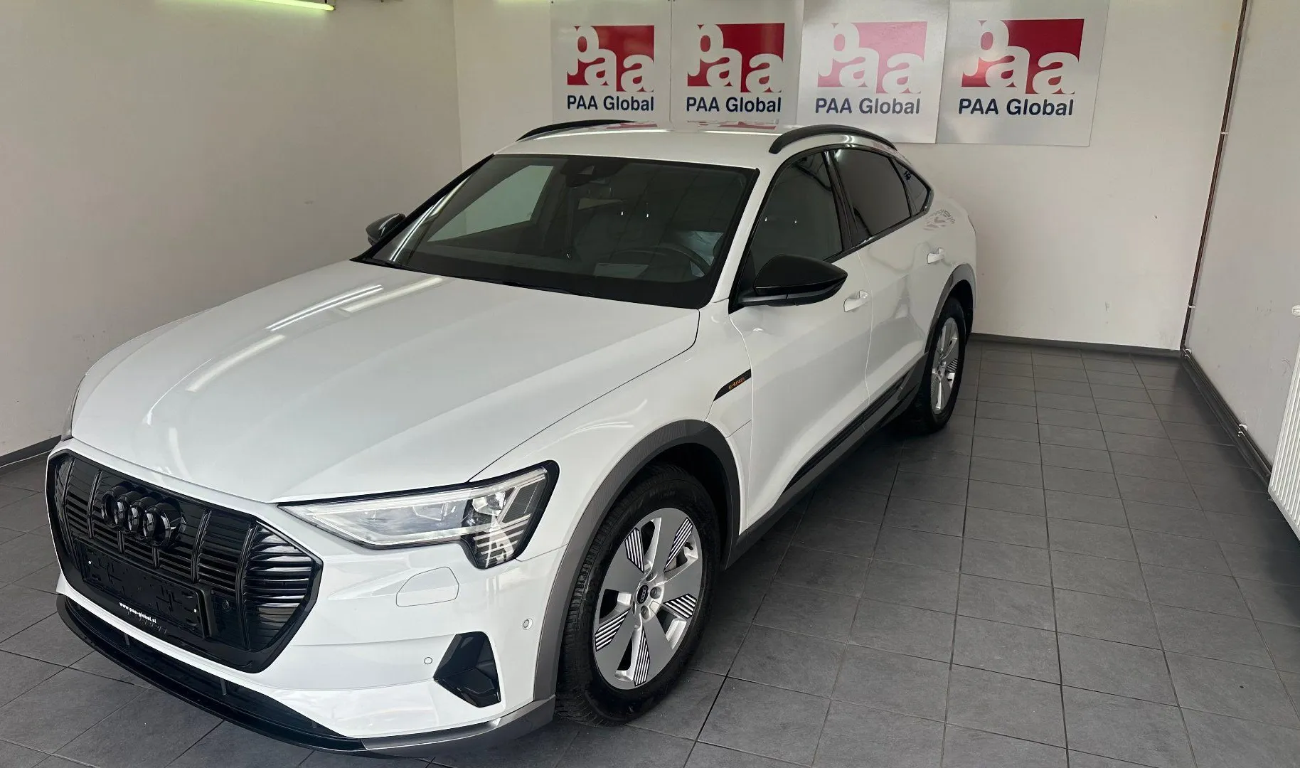 Zunanja slika - Audi e-tron - 55 quattro S line.NEMŠKI+4ALU.KAMERA.USNJE.KLJUKA - 1
