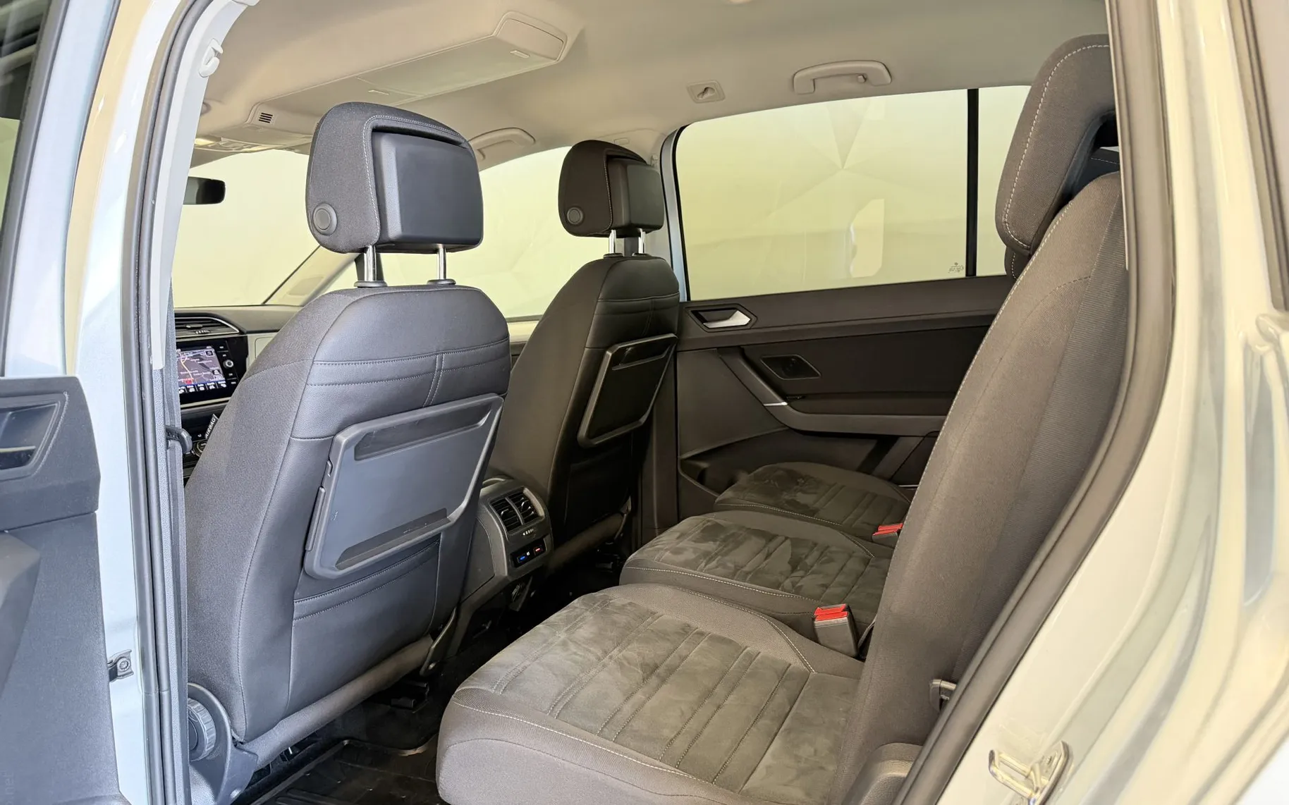 Notranja slika - VW Touran - 2.0 TDI-DSG-FULL LED-ACC-H-LINE-MASAŽA-NAVI-PDC... - 12