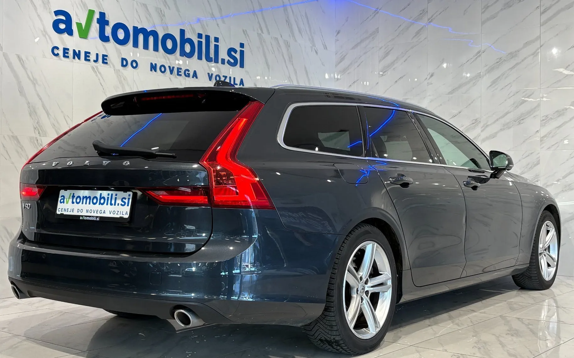 Zunanja slika - Volvo V90 - D4 Momentum |ACC|360Kamera|BowersWilkins|Kljuka|.. - 4