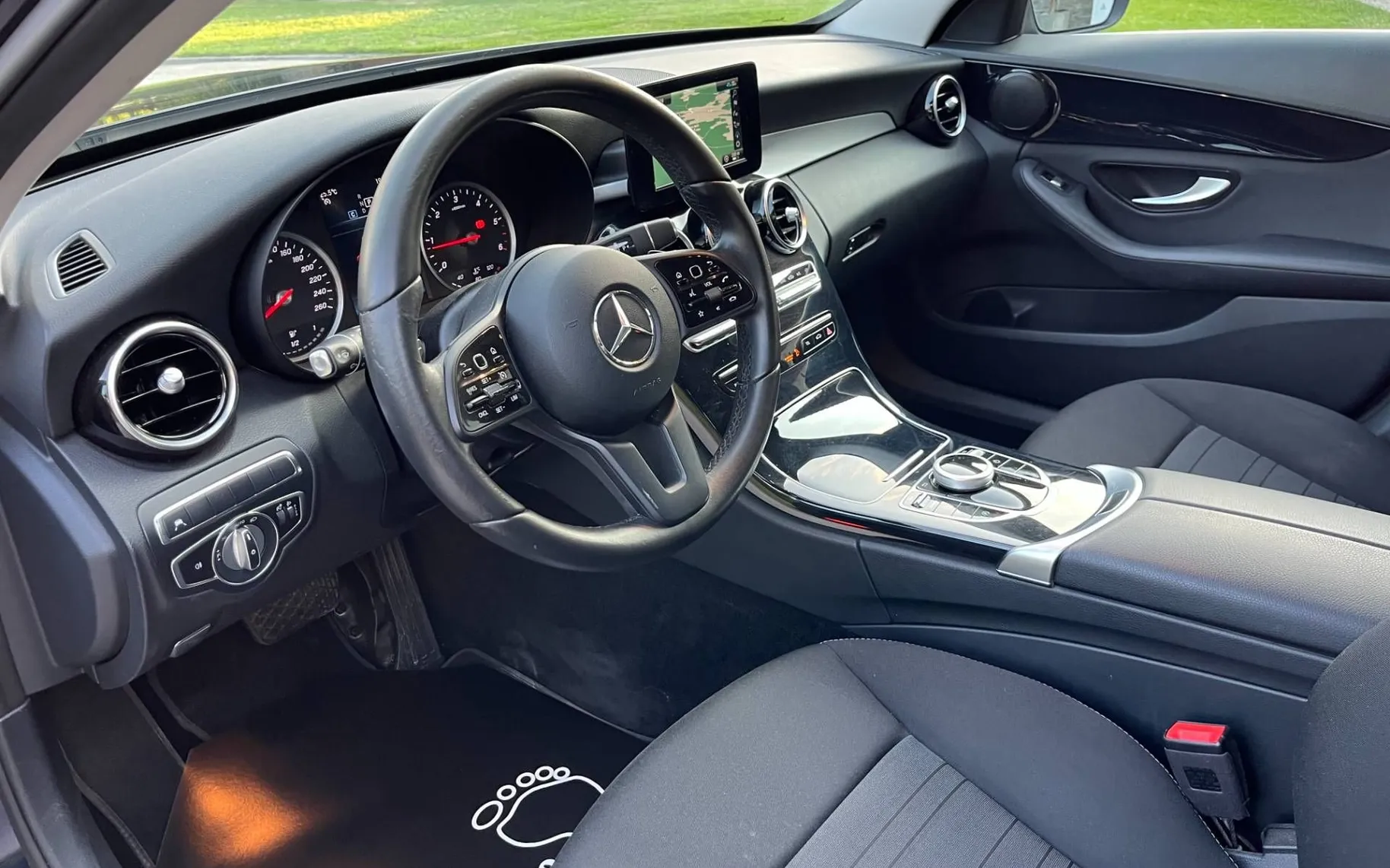 Notranja slika - Mercedes-Benz C-Razred - C 180 d-1 LASTNIK-98000 Km-ALU-NAVI-KAM-ODLIČEN - 9