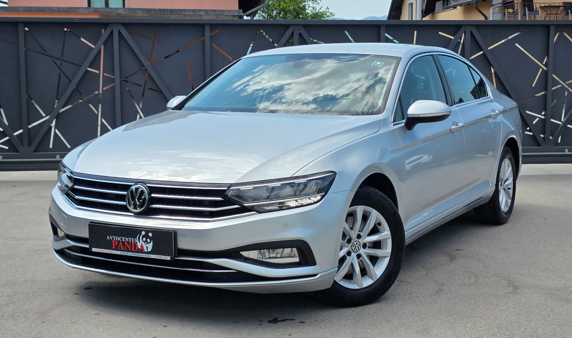 Zunanja slika - Volkswagen Passat - 2,0 TDI BMT Connect DSG - 1