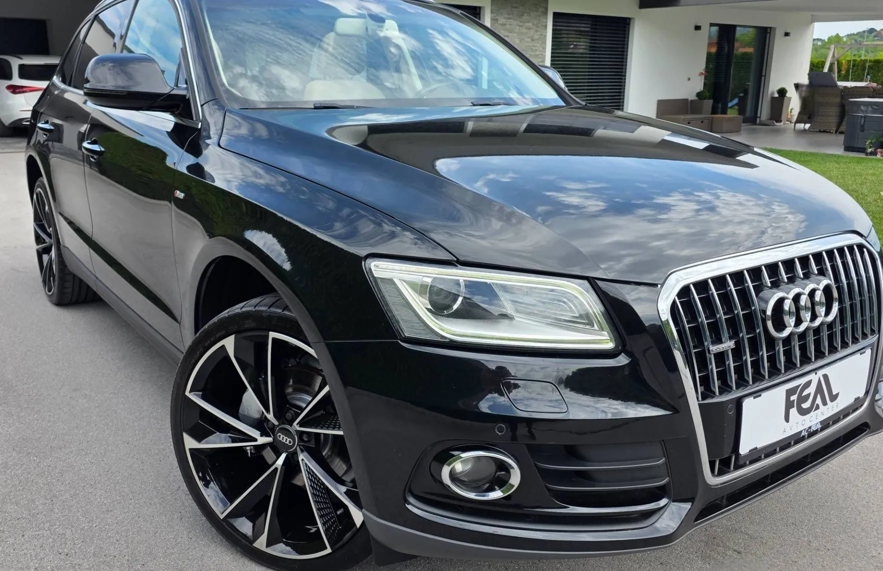 Zunanja slika - Audi Q5 - 2.0 TDI-Q-4X4-S LINE-AVT-PANORAMA-XENON-NAVI-USNJE- - 2