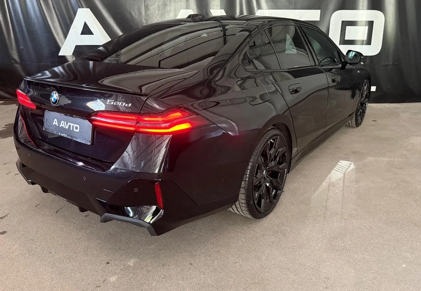 Zunanja slika - BMW Serija 5 - : 520d Avt.MSport Pro-20COL-ICONIC-KAM360-HARMAN-HUD - 6