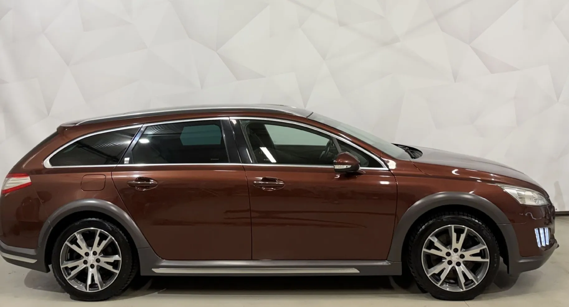 Zunanja slika - Peugeot 508 - RXH Hybrid4 2.0 HDi-4X4-BI-XENON-NAVI-PDC-F1-TEMPO - 4