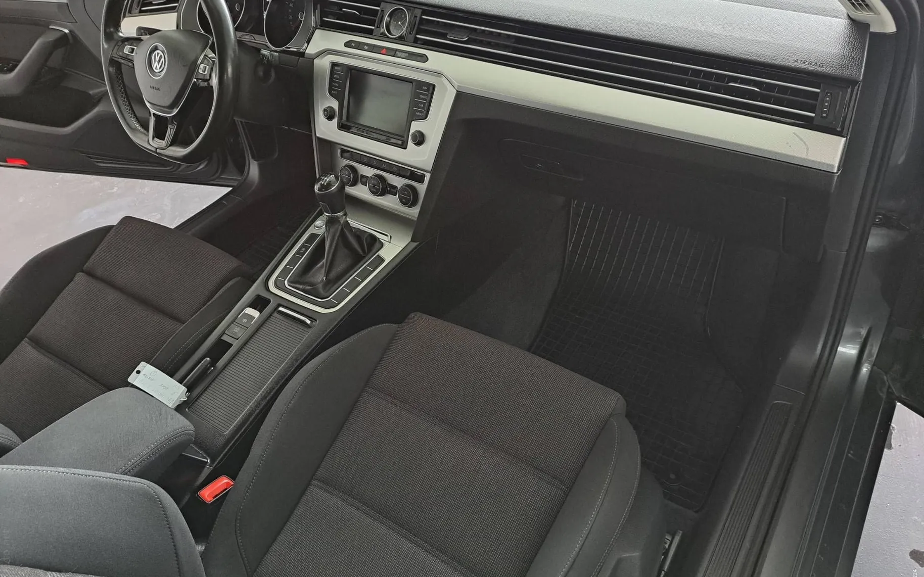 Notranja slika - Volkswagen Passat Variant - 2.0 TDI-MODEL 2016-ODLIČEN-PDC-NAVI-ALU-KOT NOV... - 7