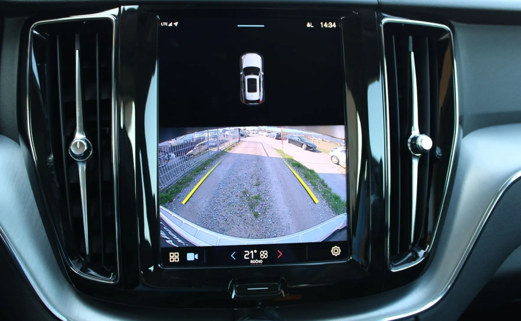 Zunanja slika - Volvo XC60 - B4D AUT Momentum -VIRTUAL-LED-KAMERA-NAVI-MEMORY - 18