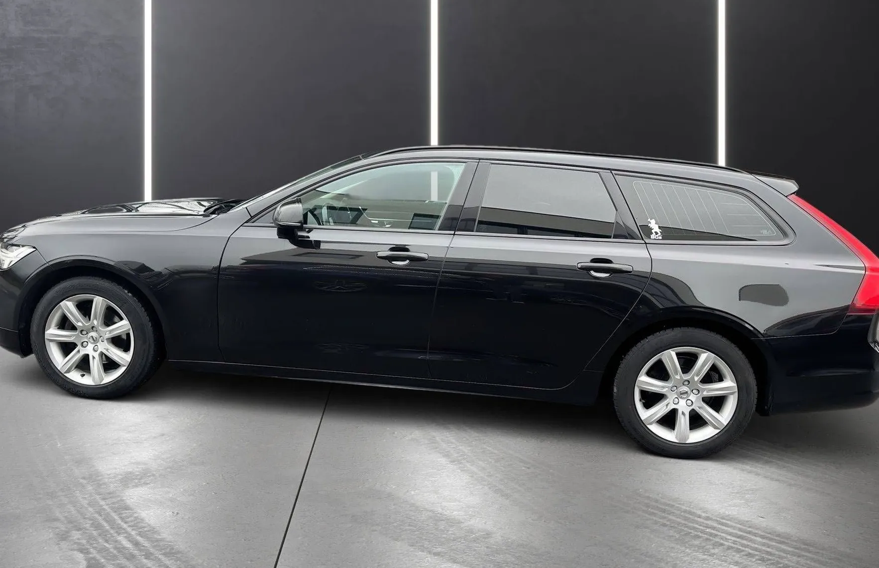 Zunanja slika - Volvo V90 - D3 FUL LED NAVI ACC GR.VOLANA IN SEDEŽEV KLJUKA .. - 4