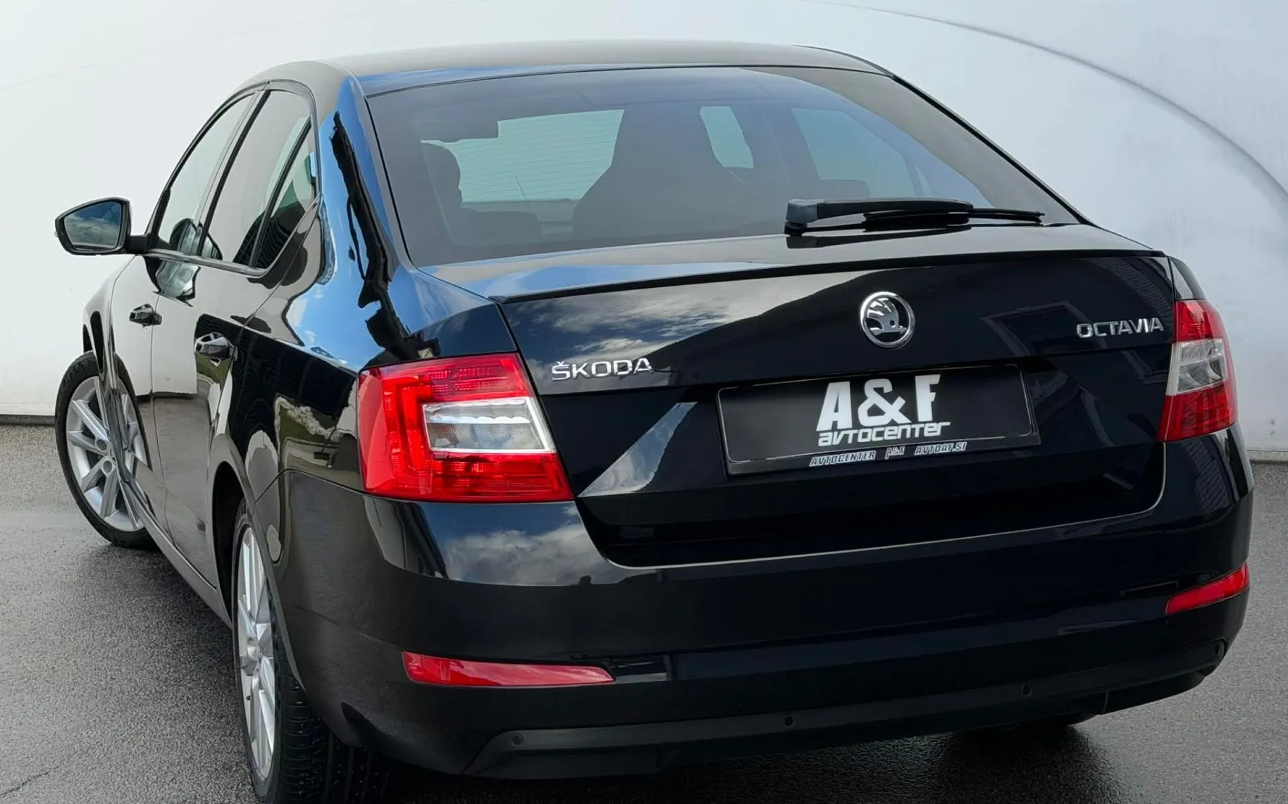 Zunanja slika - Škoda Octavia - 1.6 TDI-RS-185.000km-LIZING ZA TUJCE-ODLIČEN... - 7