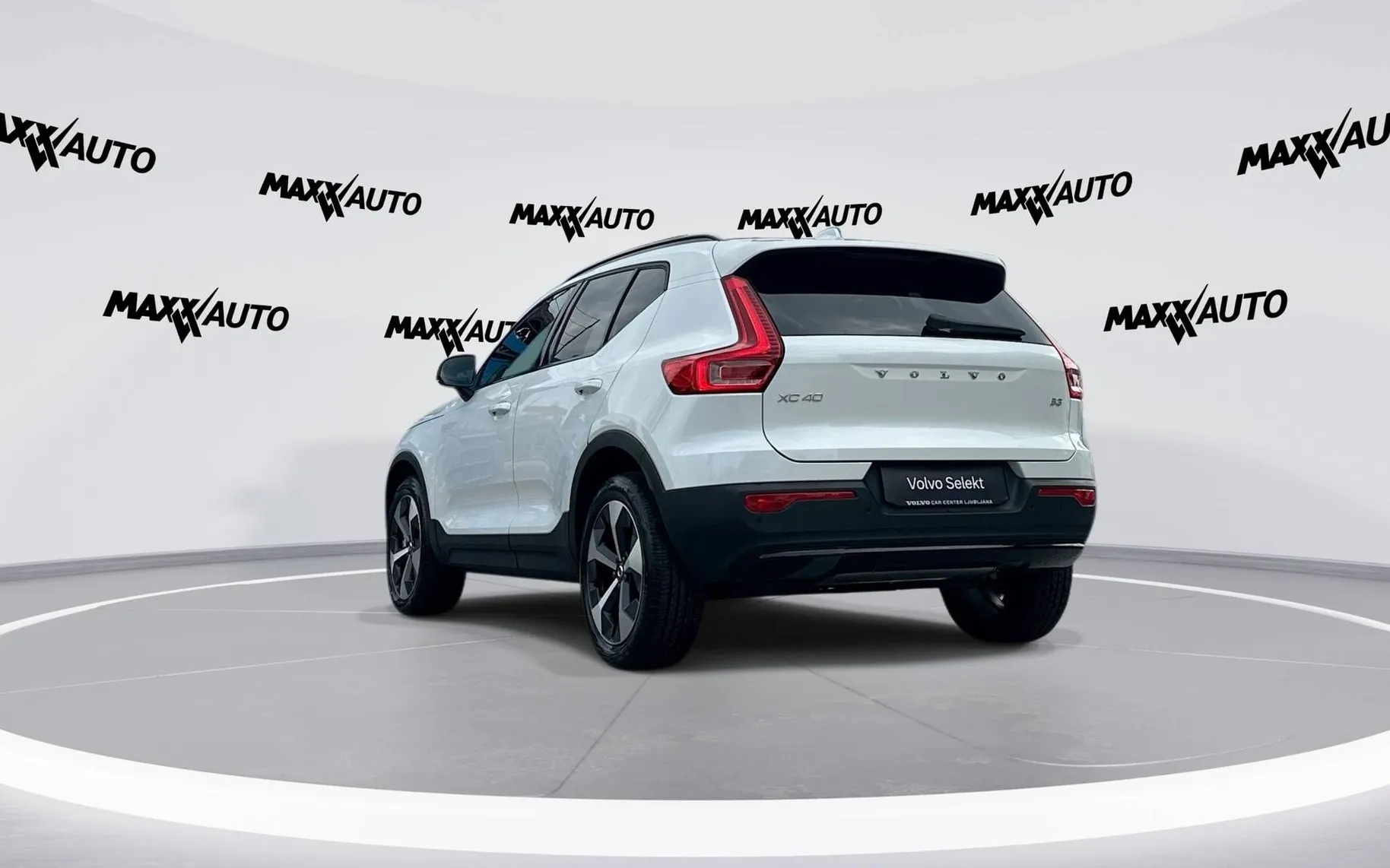 Notranja slika - Volvo XC40 - B3 P Plus Dark Avt. - 7