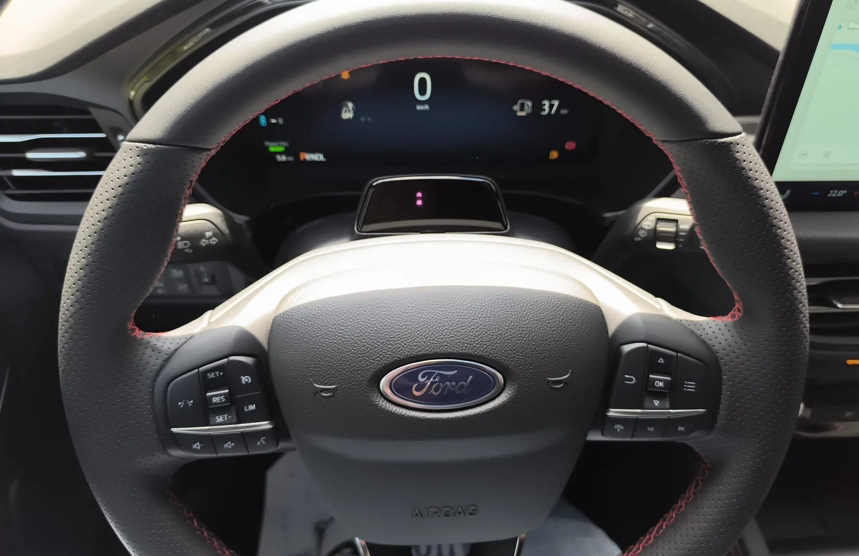 Zunanja slika - Ford Kuga - ST-LINE 1.5 EcoBoost 186KM A8 - 12