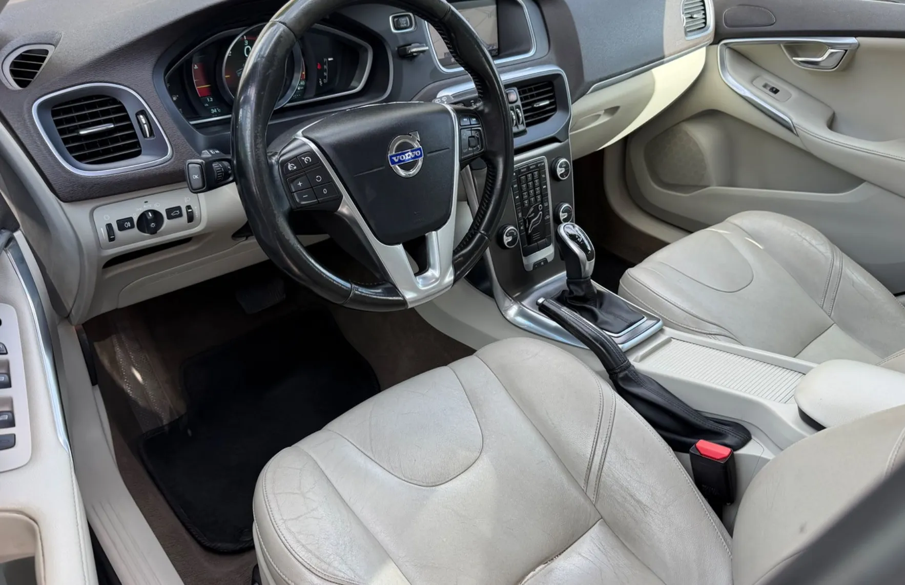 Zunanja slika - Volvo V40 - D2 Momentum AVT. |NAVI|PDC|USNJE| - 9