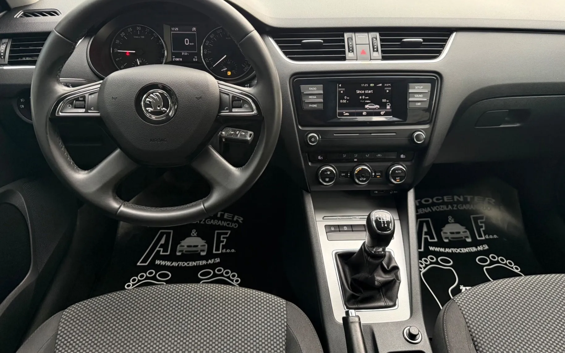 Notranja slika - Škoda Octavia - 1.6 TDI-LIMUZINA-LIZING ZA TUJCE-KLJUKA-ODLIČEN- - 9