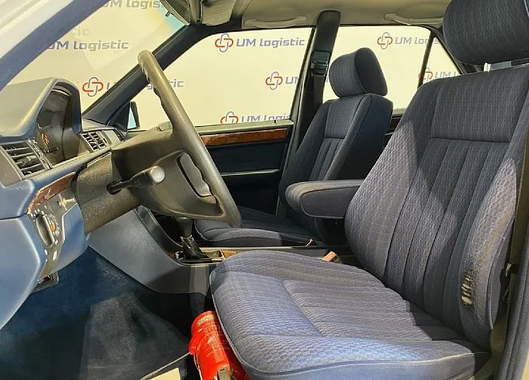 Zunanja slika - Mercedes-Benz E-Razred - 230 BREZ RJE - KLIMATRONIC - ALU - VRHUNSKO STANJE - 10