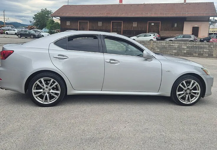 Zunanja slika - Lexus IS - 220d + BREZ POLOGA + XENON + 2XPDC - 4
