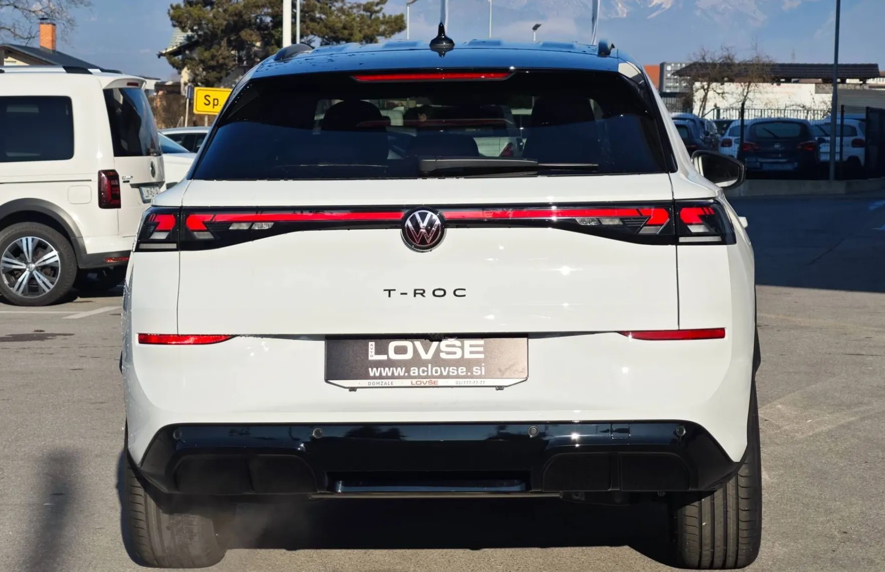 Zunanja slika - Volkswagen T-Roc - 1.5 TSI R-line 110  150  NOVI MODEL - 5