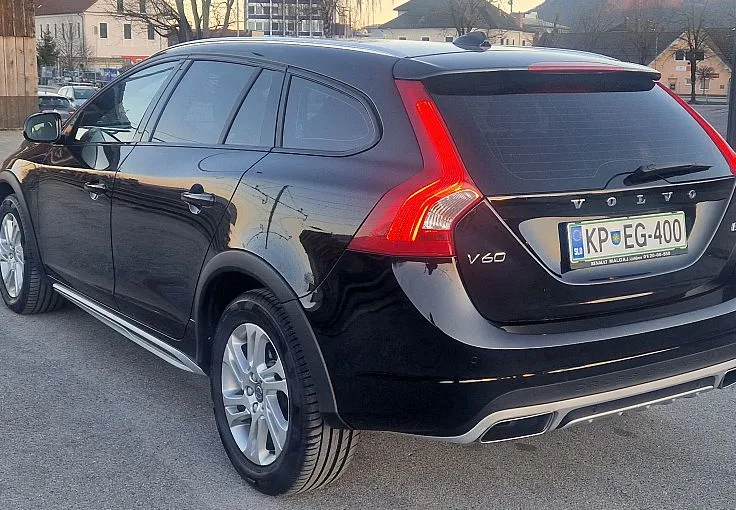 Zunanja slika - Volvo V60 Cross Country - D3 + MAX ZGODOVINA + BREZ POLOGA TUDI ZA TUJCE - 4