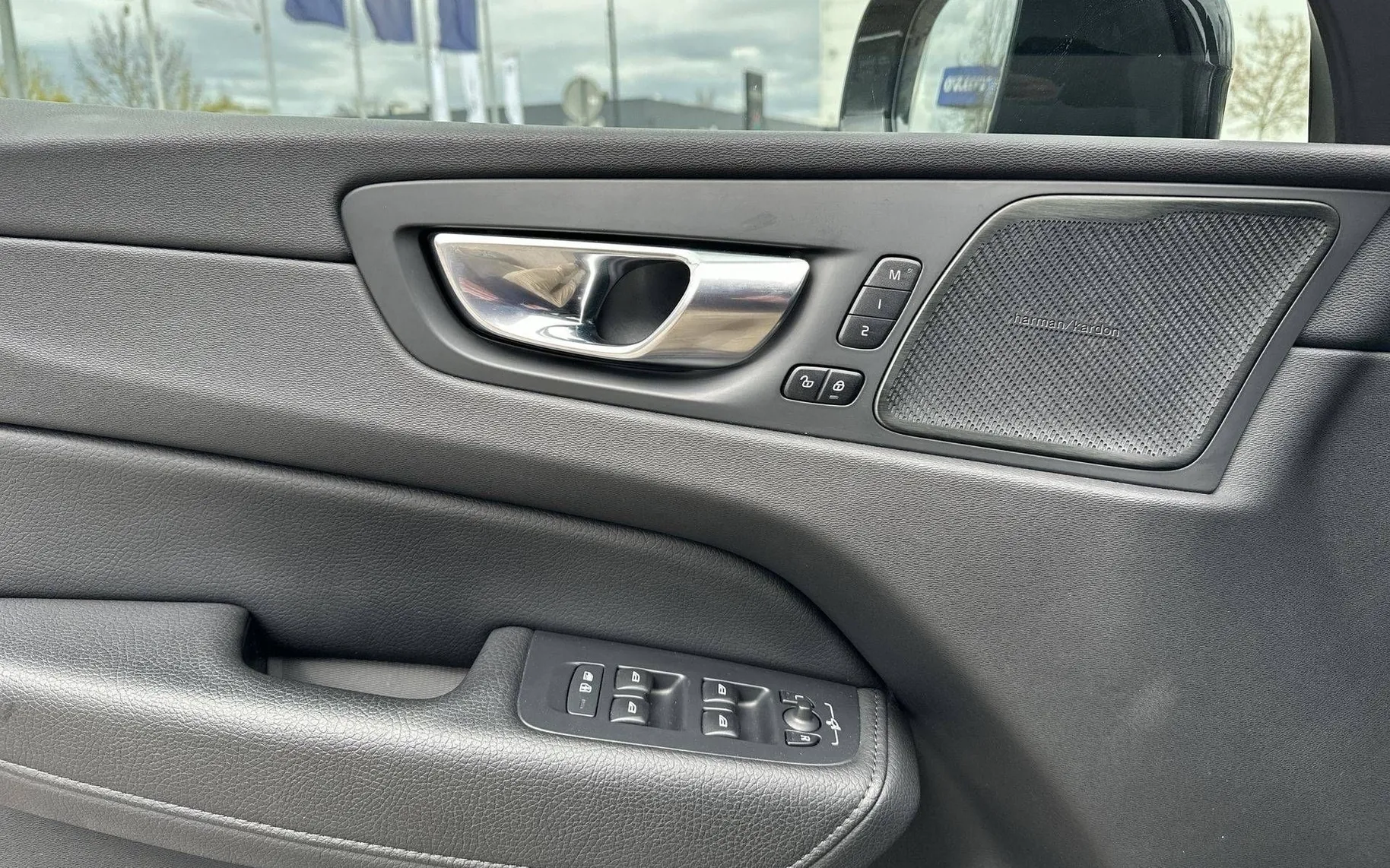Notranja slika - Volvo XC60 - B4D AWD AUT Momentum Pro - 13