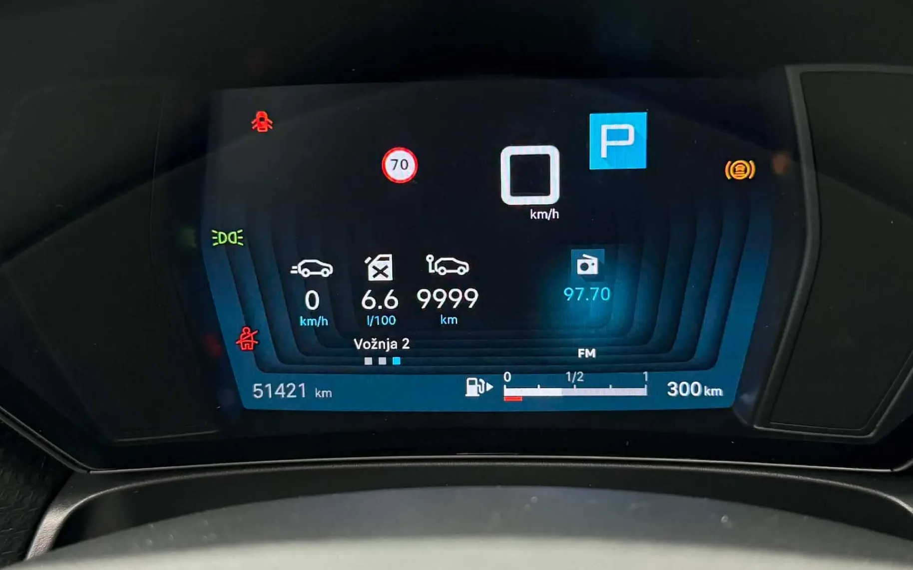 Notranja slika - Citroën C5 X - 1.2i•AUT•51.000KM•VIRTUAL•FUL LED•NAVIGACIJA•PDC•. - 11