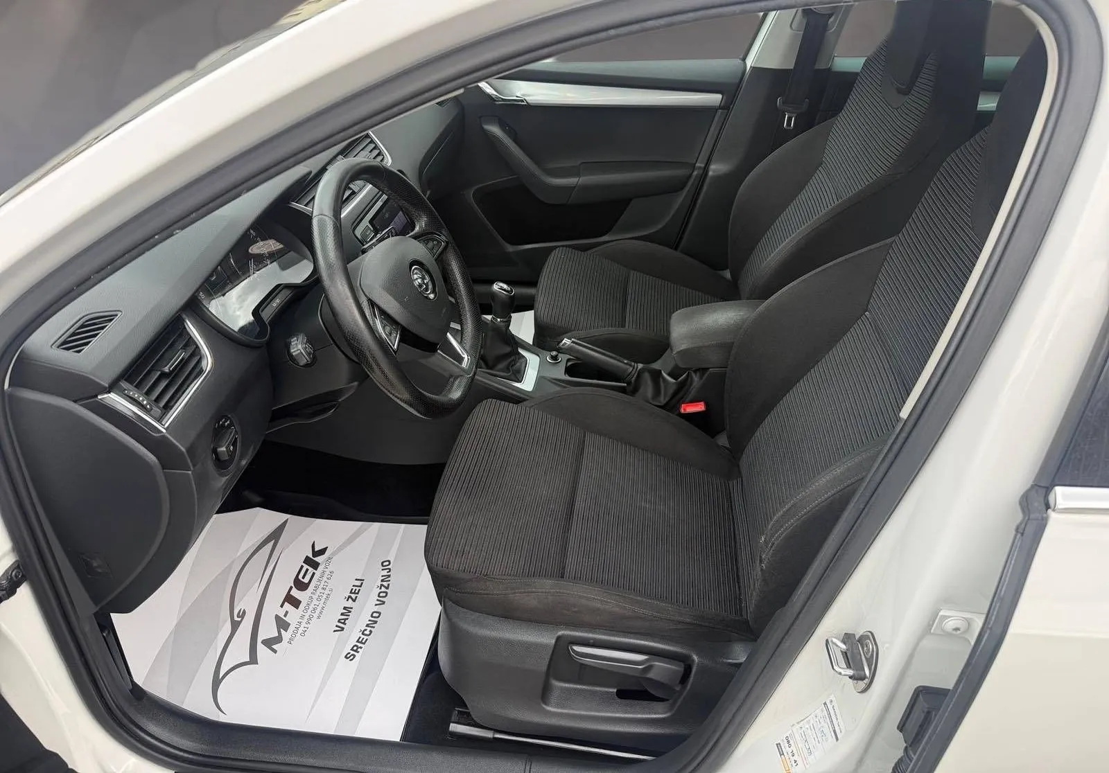 Notranja slika - Škoda Octavia - Combi 2.0 TDI Elegance - 9