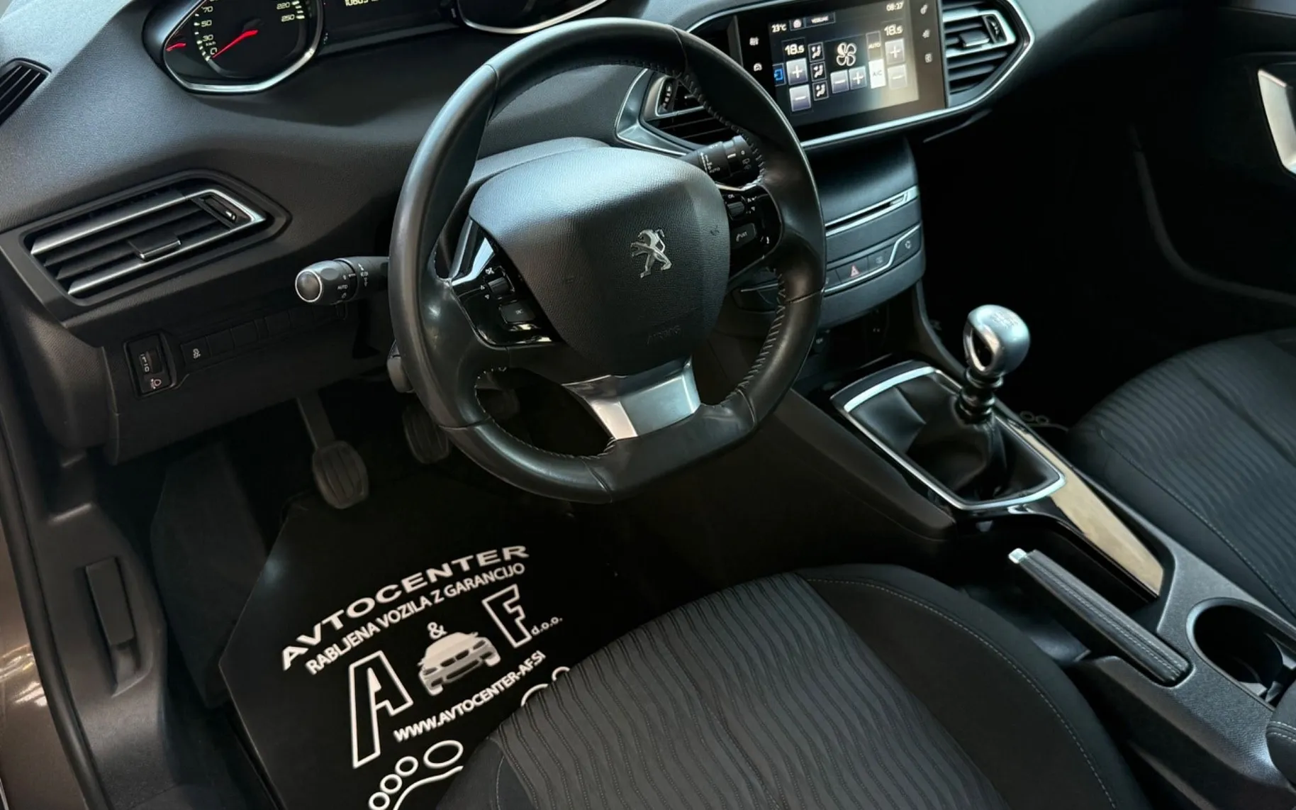 Notranja slika - Peugeot 308 - 1.6-106.000km-KLIMA-BREZ POLOGA KREDIT-ODLIČEN- - 9