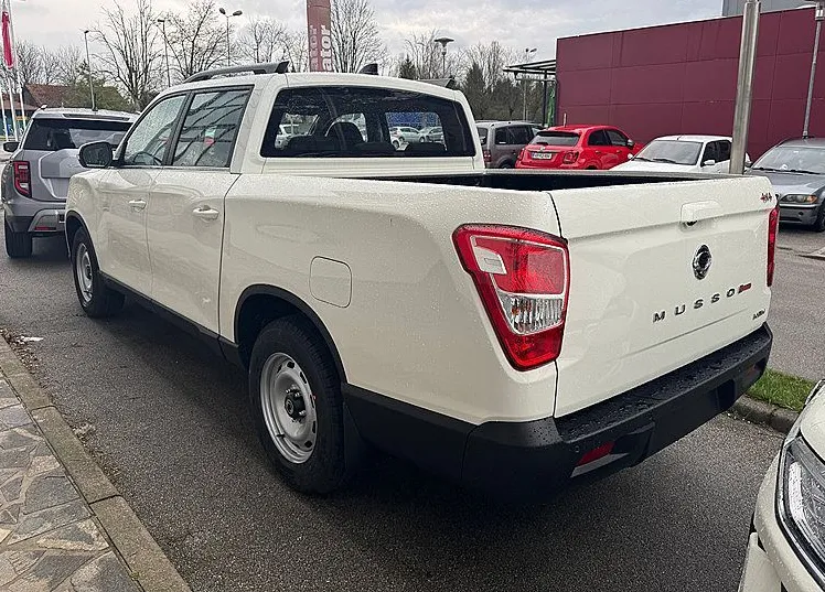 Zunanja slika - SsangYong Musso - Grand 2.2 XDi Active+ 4WD A T - 2